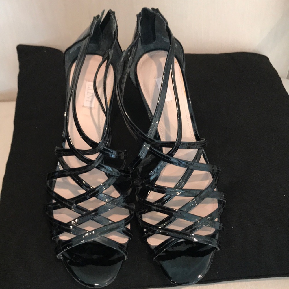 Sandals black patent leather.